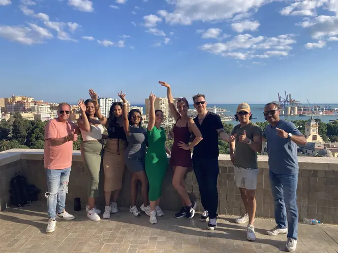 ¿Cuál es la Diferencia entre Bachata y Salsa? Guía para Principiantes